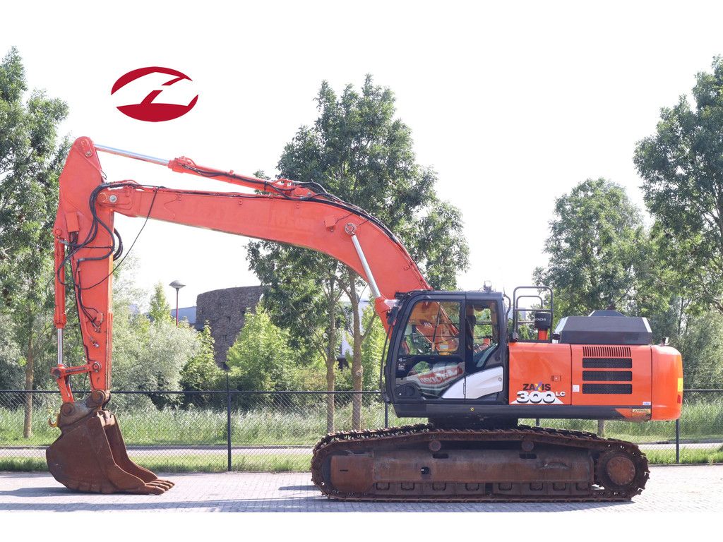 Hitachi ZX300 LC-6 | TOOTH BUCKET | QUICK COUPLER