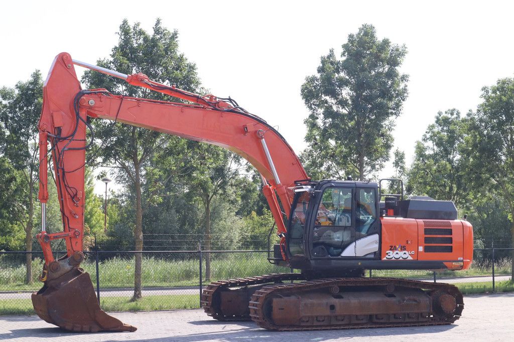 Hitachi ZX300 LC-6 | TOOTH BUCKET | QUICK COUPLER