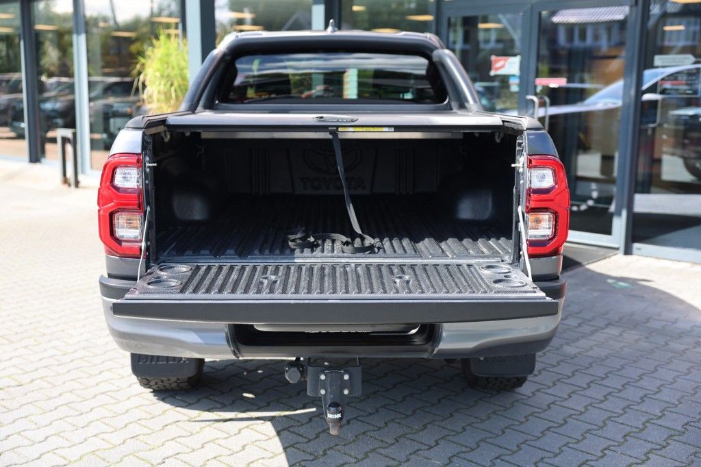 Toyota Hilux 2.8 D-4D X-TRA CAB INVINCIBLE A/T 4WD VAN
