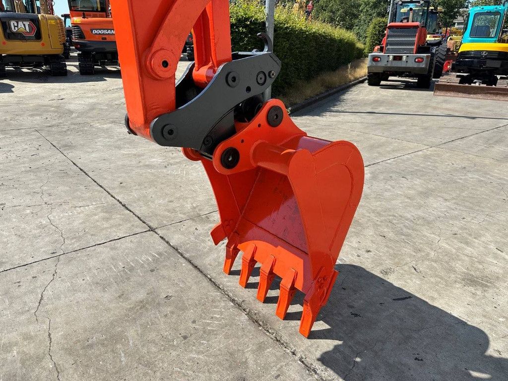 Midi excavator Kubota KX155-3SZ Diesel