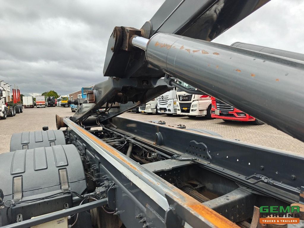 Volvo FH 460 6x4 GlobeTrotter Euro6C – 10-Tonnen-Vorderachse – VDL 21-Tonnen-Hakenliftsystem – Liftbare Antriebsachse – SmartTacho V2