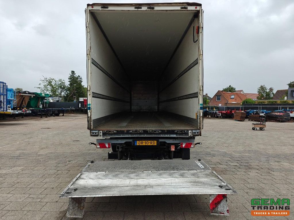 Kögel S24 Geschlossener Aufbau 13,6 m + Unterklappbare Heckklappe 2000 kg - SAF-Scheibenbremse - Liftachse