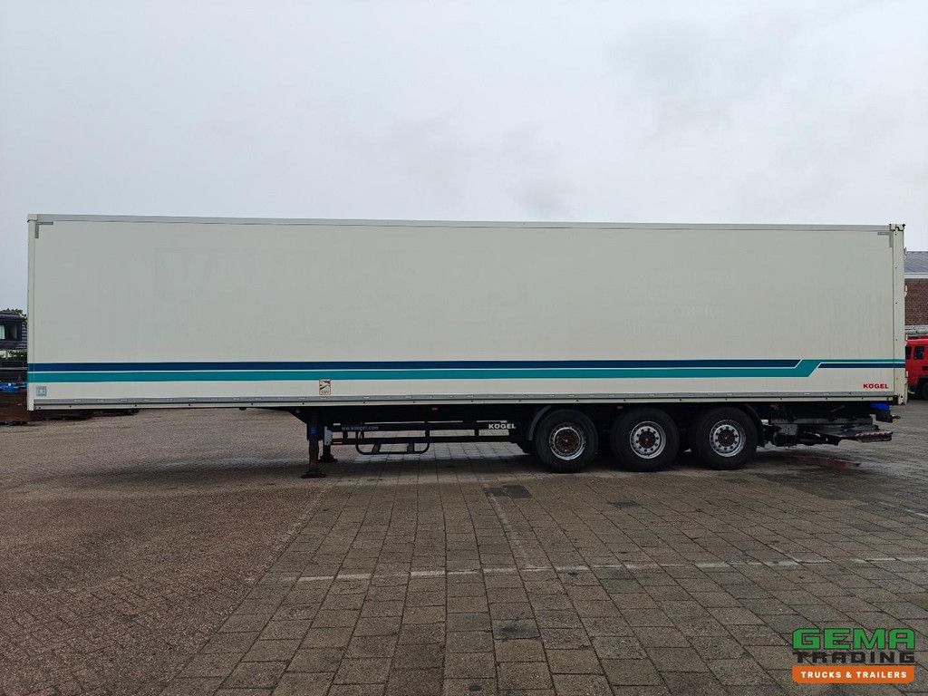 Kögel S24 Geschlossener Aufbau 13,6 m + Unterklappbare Heckklappe 2000 kg - SAF-Scheibenbremse - Liftachse