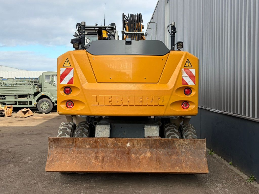Liebherr A918