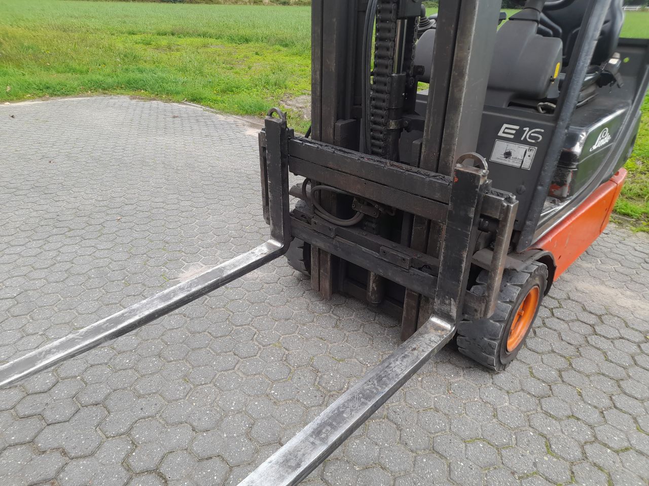 Linde E16 Elektrische heftruck triplo freelift side-shift