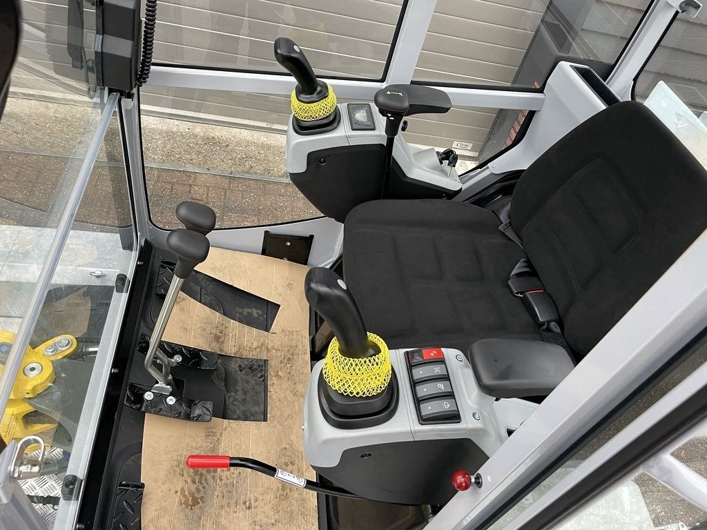 Neuson ET16 minigraver NIEUW + Vlemmix 2 asser €445 LEASE