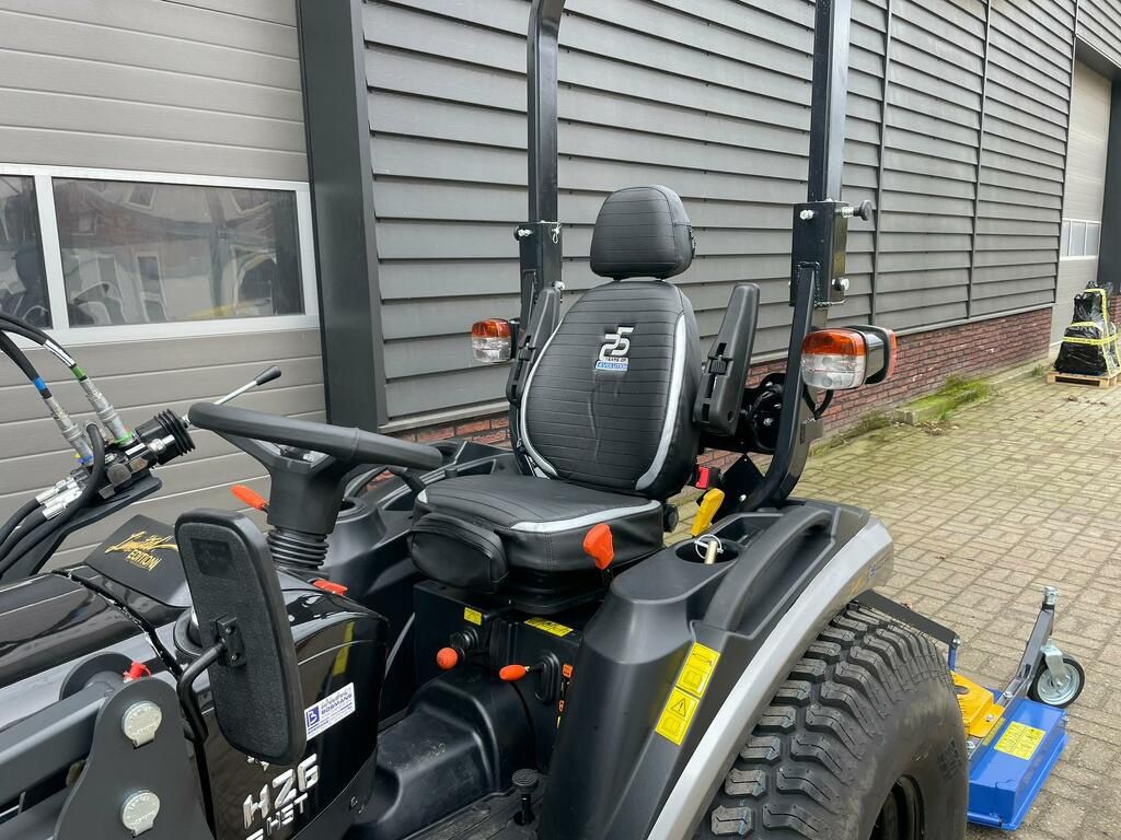 Solis 26 HST minitractor NIEUW black edition met frontlader