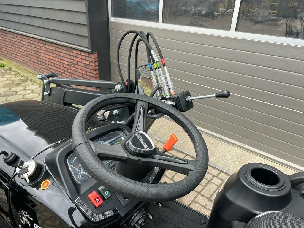 Solis 26 HST minitractor NIEUW black edition met frontlader
