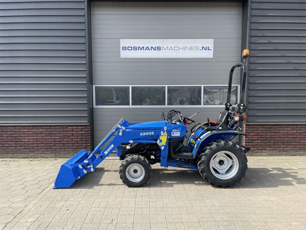 Solis 26 minitractor NIEUW + frontlader op brede agribanden