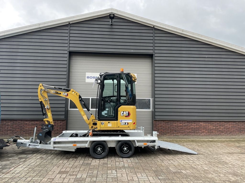 Vlemmix 2700 KG 300x150 2 assige machinetransporter NIEUW