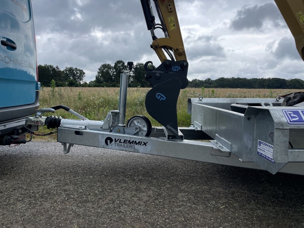 Vlemmix 2700 KG 300x150 2 assige machinetransporter NIEUW