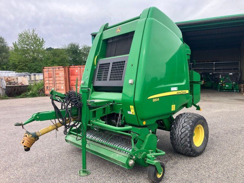 John Deere 864