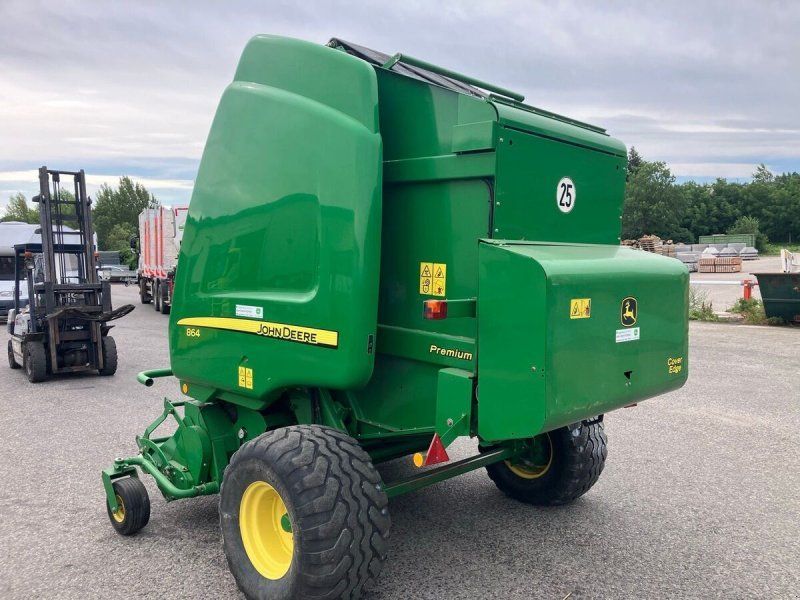 John Deere 864
