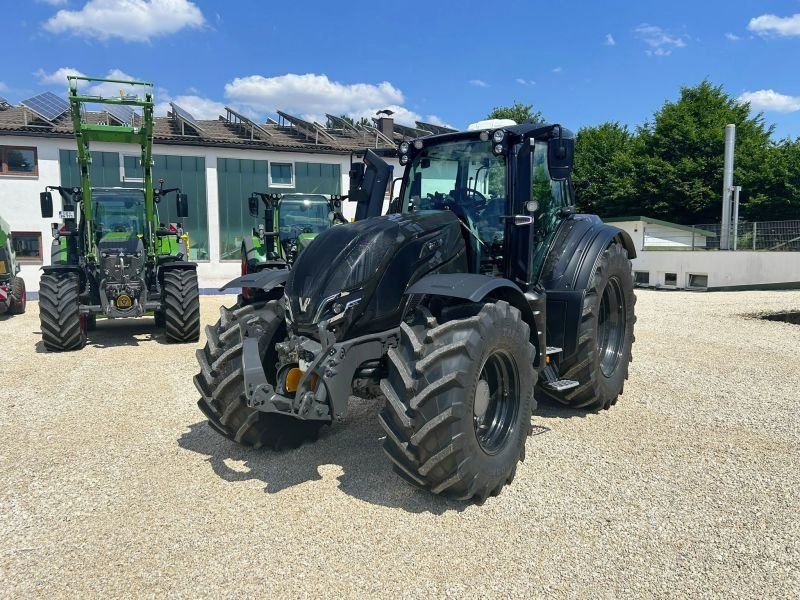 Valtra T215D