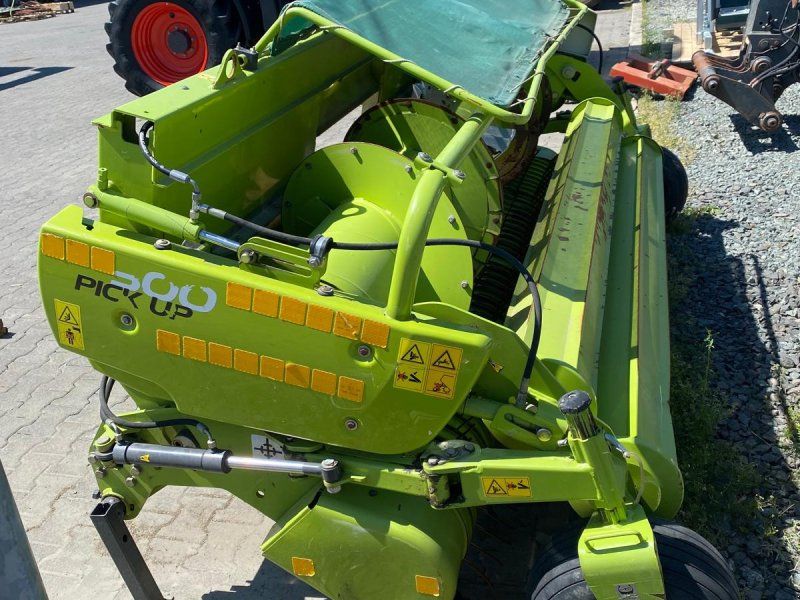 Claas Pick-Up 300