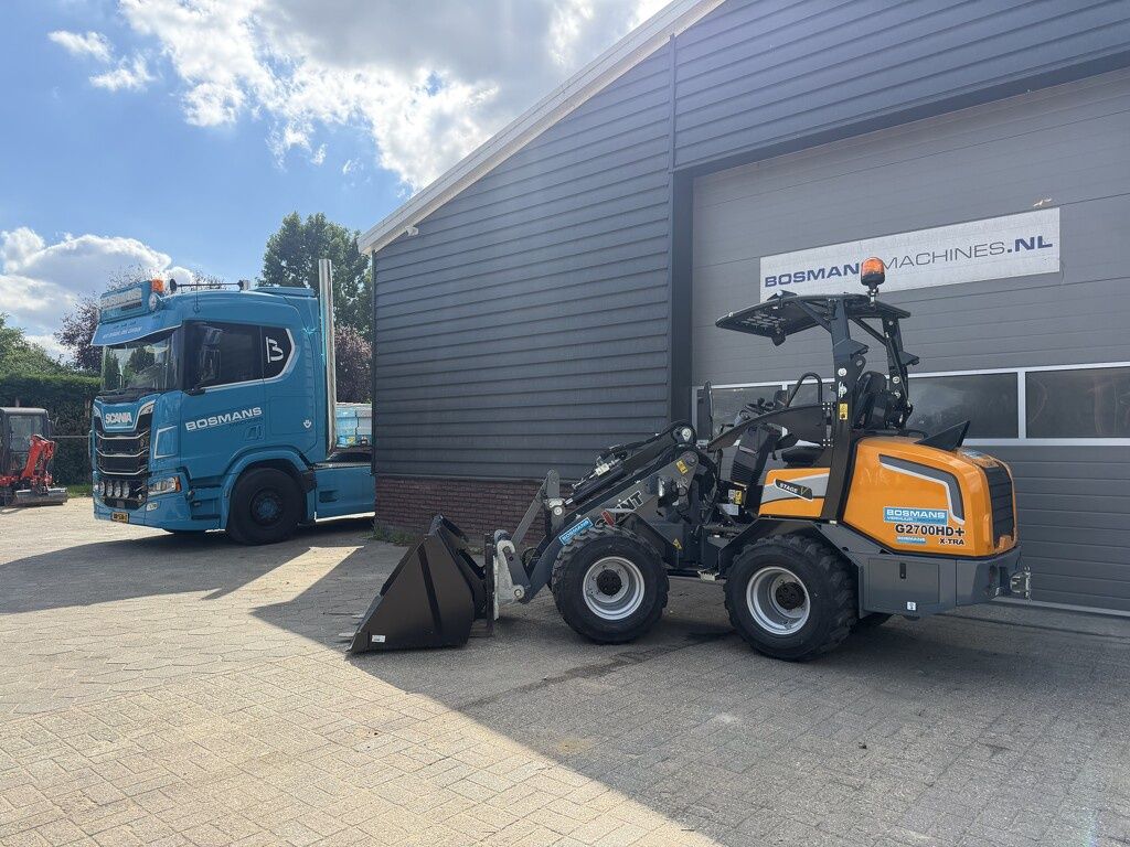 Giant G2700 X-TRA HD+ minishovel DEMO skid banden €695 LEASE