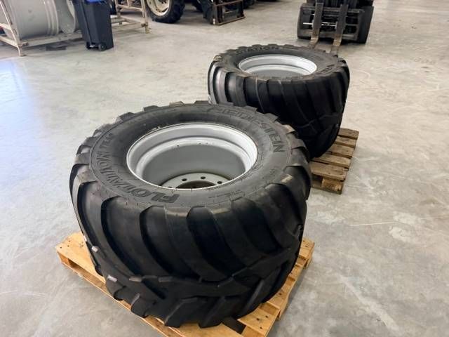 Vredestein 650/40 R22.5 Flotation Trac banden op velg