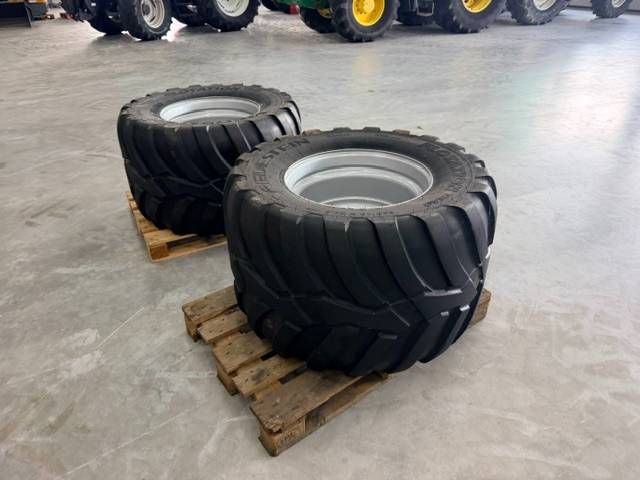 Vredestein 650/40 R22.5 Flotation Trac banden op velg