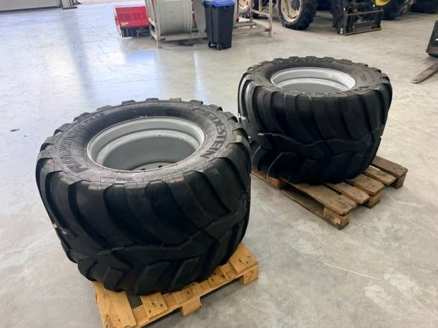 Vredestein 650/40 R22.5 Flotation Trac banden op velg