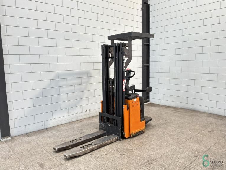 Stackers Electric Still EGV-S14 2005 Triplex