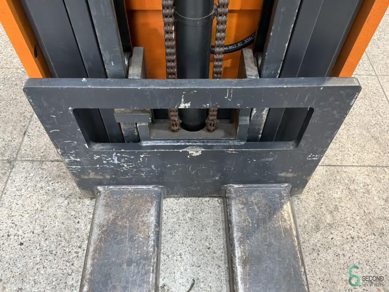 Stackers Electric Still EGV-S14 2005 Triplex