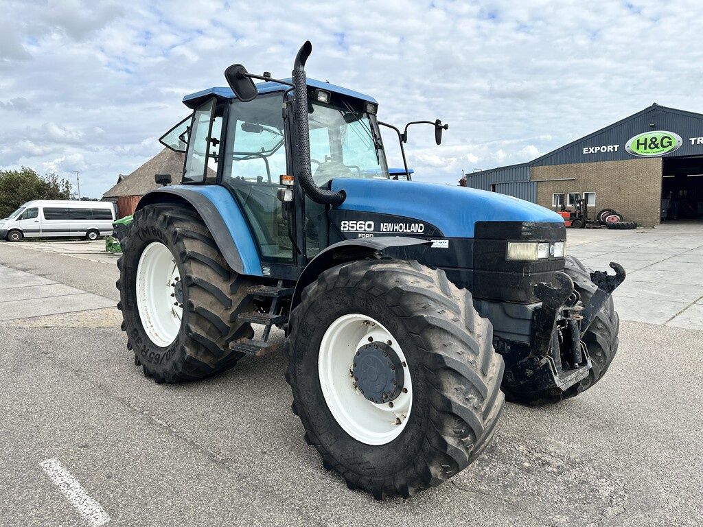 New Holland 8560