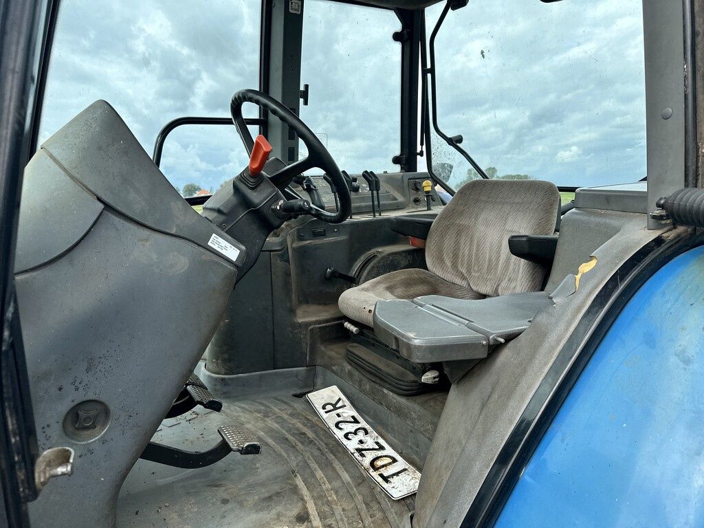 New Holland 8560