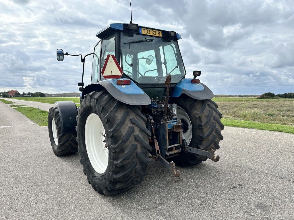 New Holland 8560