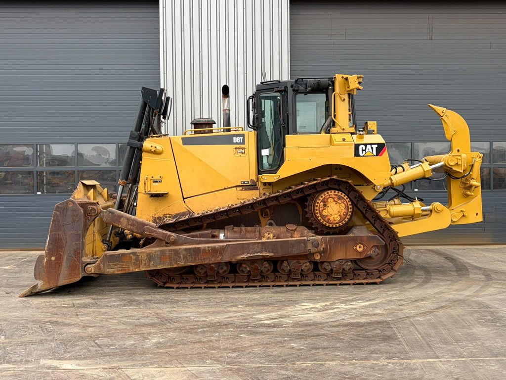 Caterpillar D8T