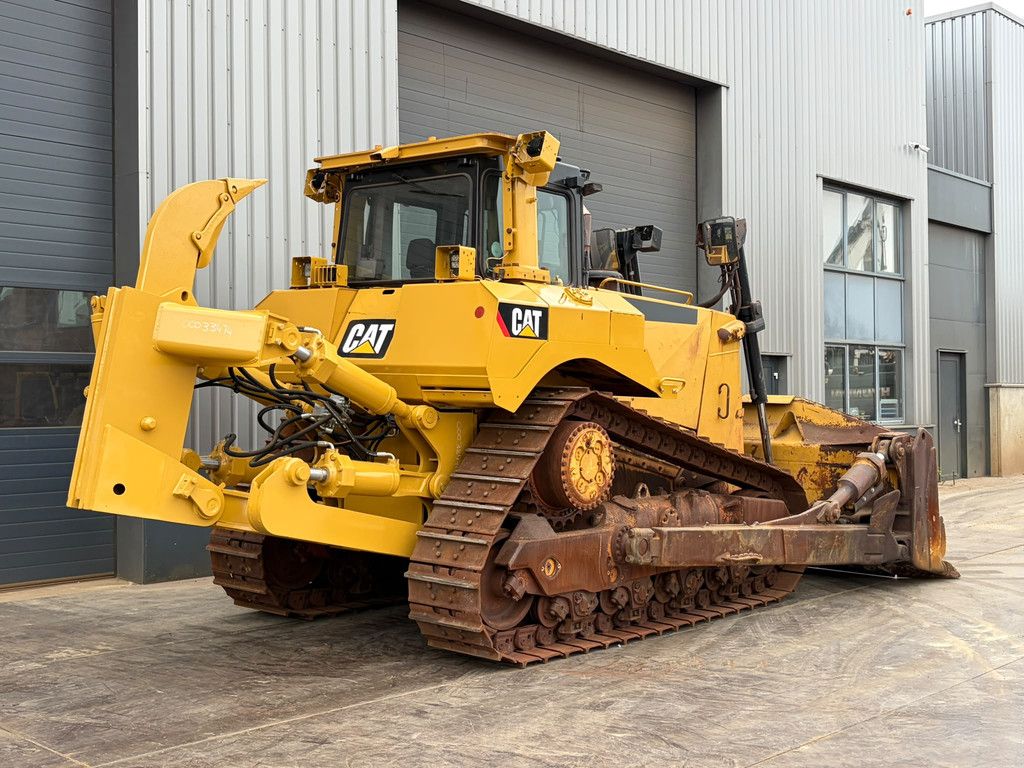 Caterpillar D8T