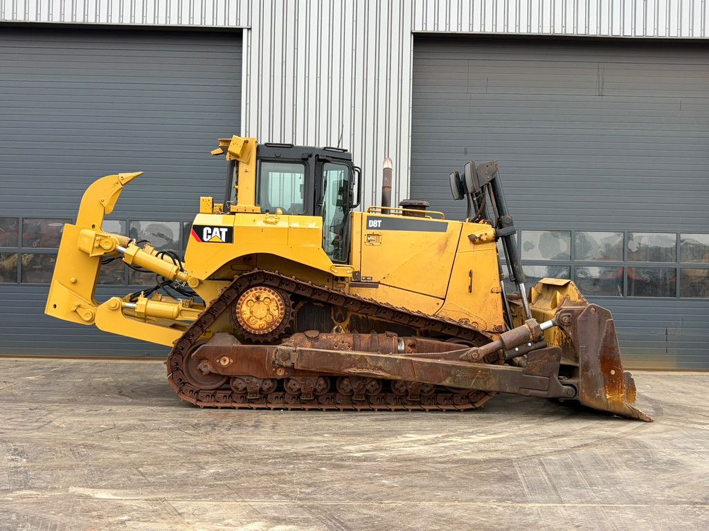 Caterpillar D8T