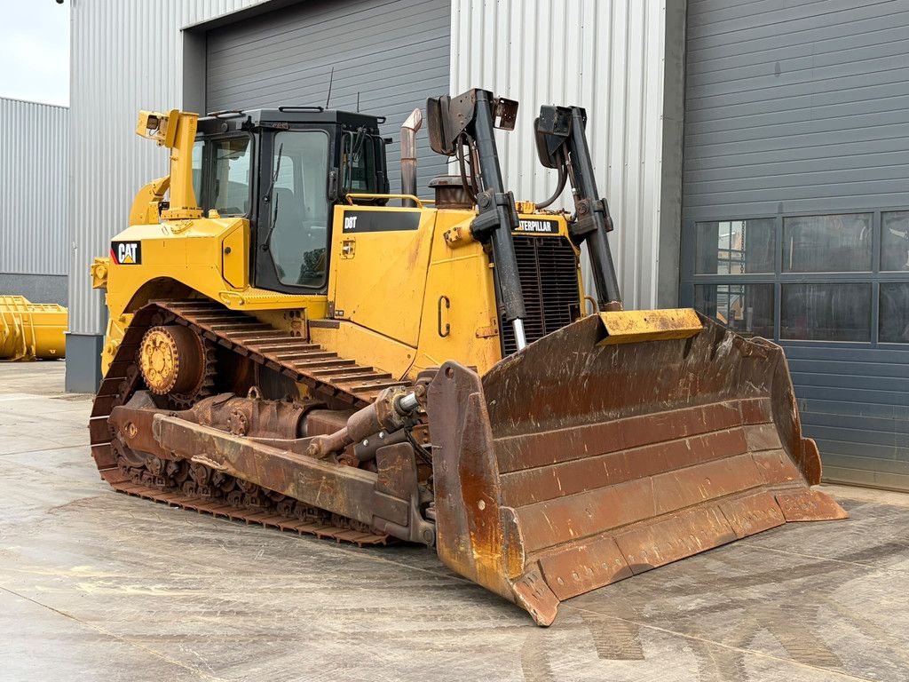 Caterpillar D8T