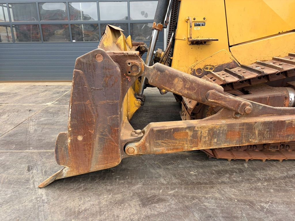 Caterpillar D8T