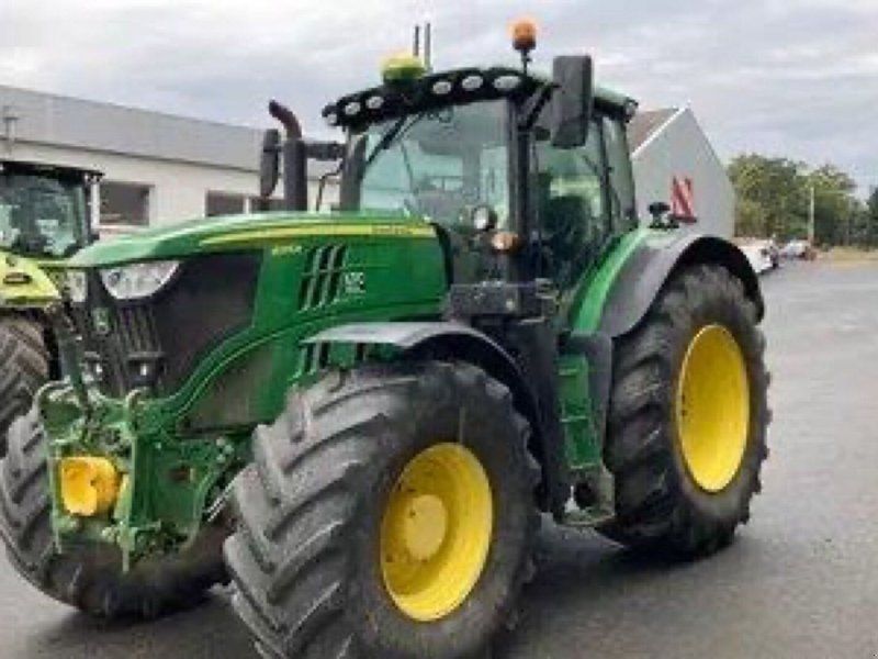 John Deere 6215R