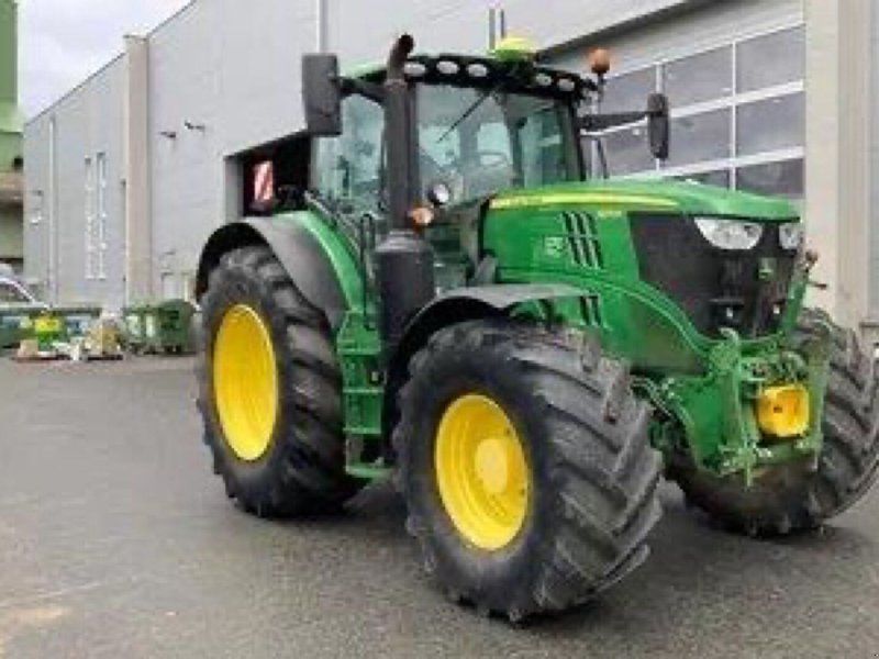 John Deere 6215R
