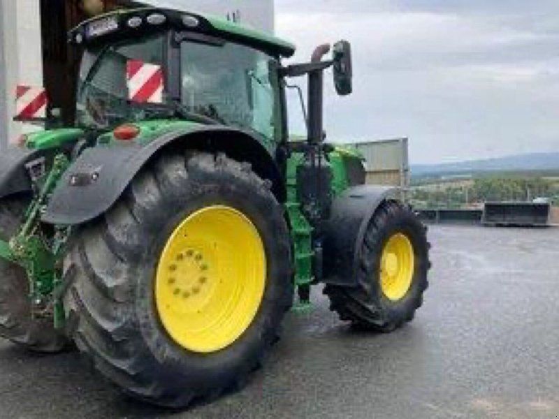 John Deere 6215R