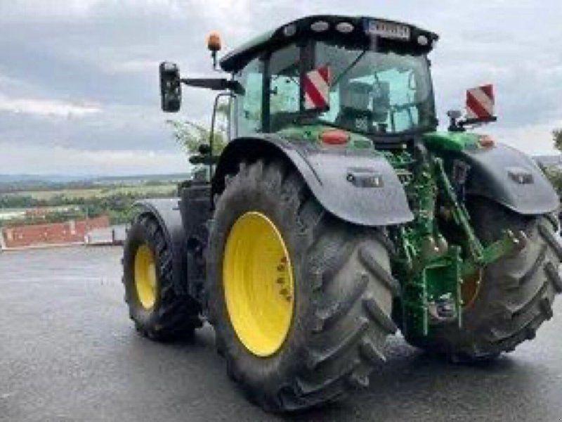 John Deere 6215R