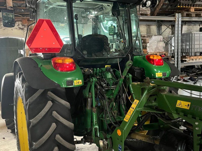 John Deere 5820