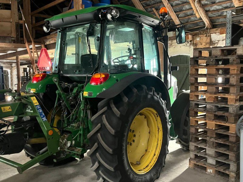 John Deere 5820