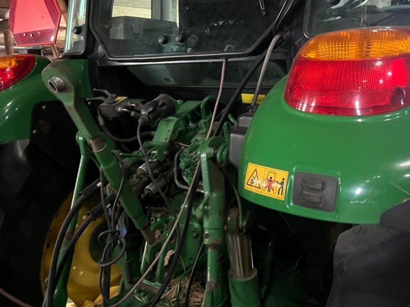 John Deere 5820