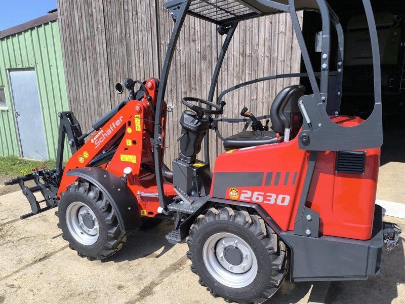 Schäffer 2630 mit ROPS-Fahrerschutzdach