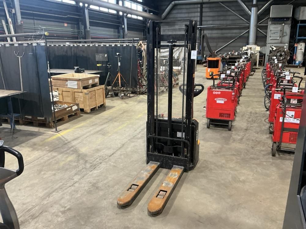 2021 Hanccha CDD12 Electric Stackers