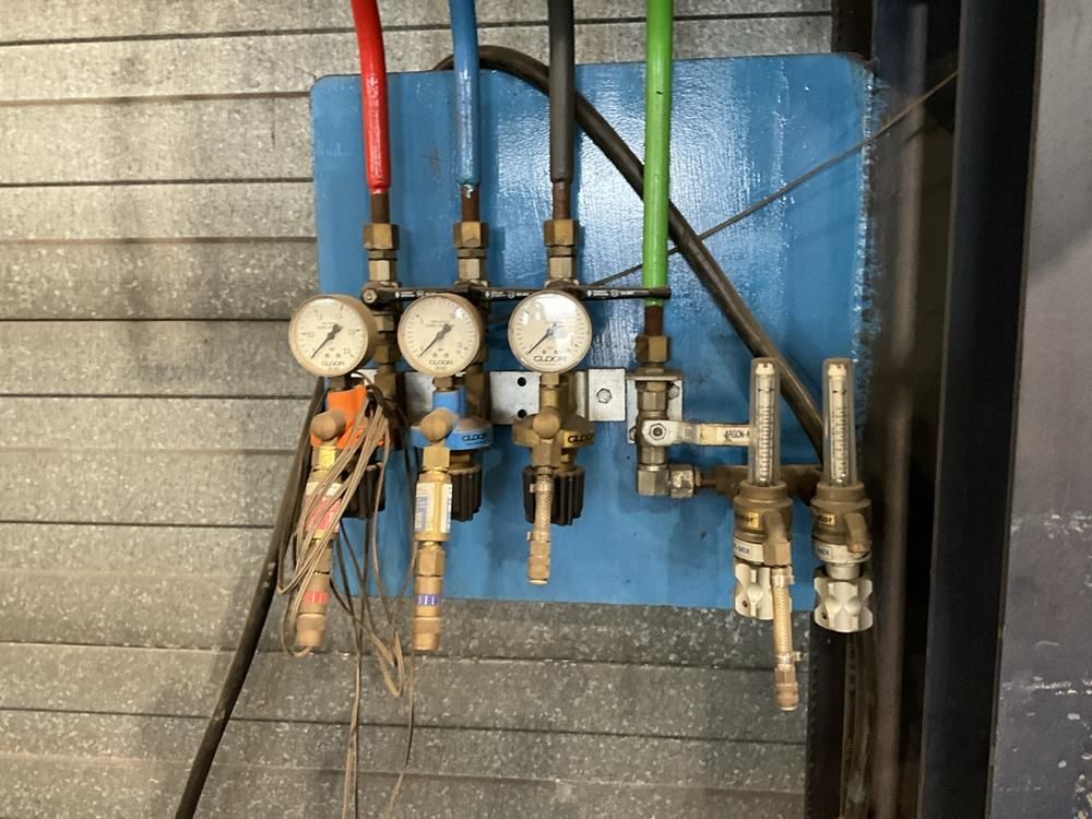 Pressure-reducing valve station (14x)