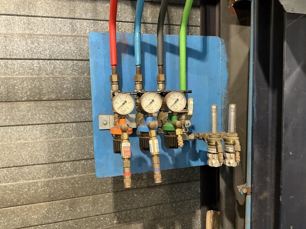 Pressure-reducing valve station (14x)