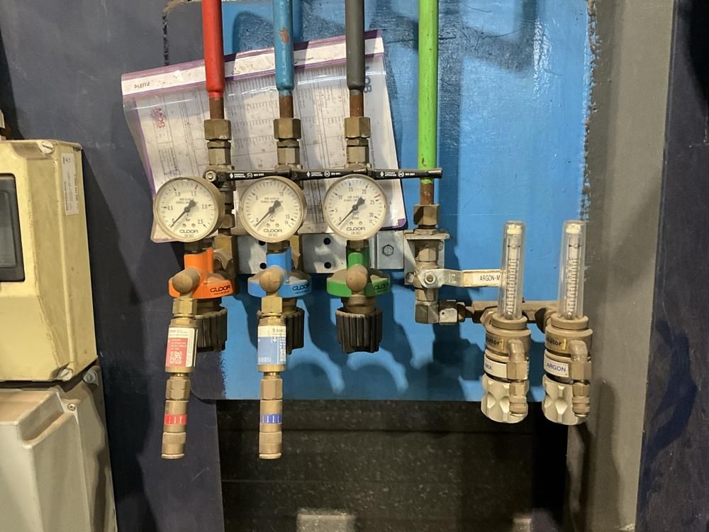 Pressure-reducing valve station (14x)