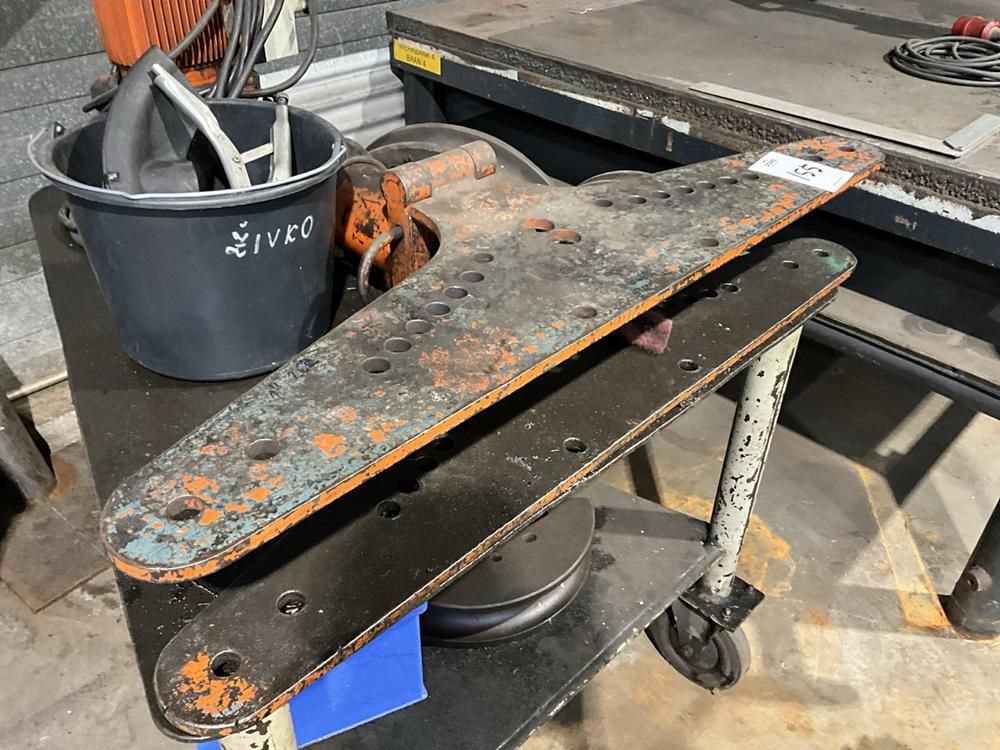 Bending machine