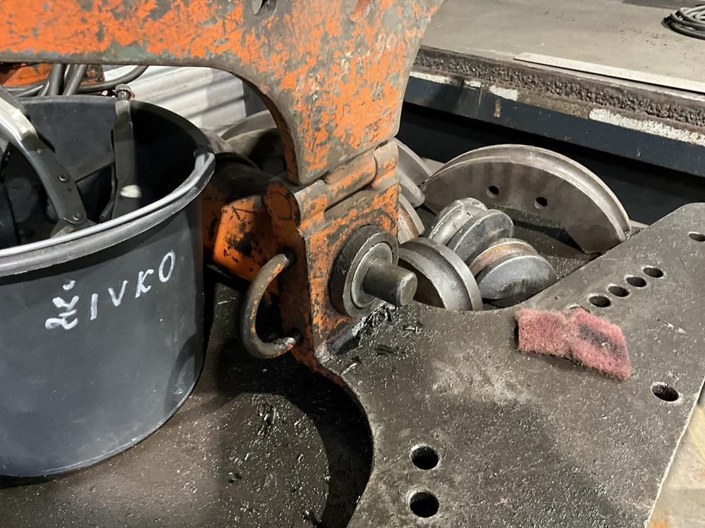 Bending machine