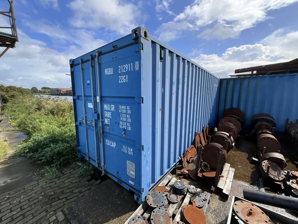 Workshop container (with contents)