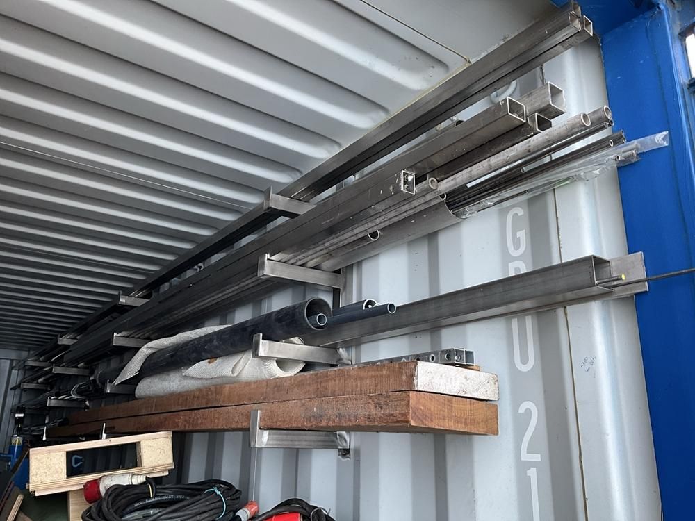 Workshop container (with contents)