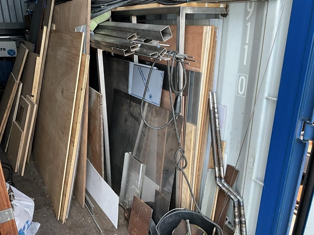 Workshop container (with contents)